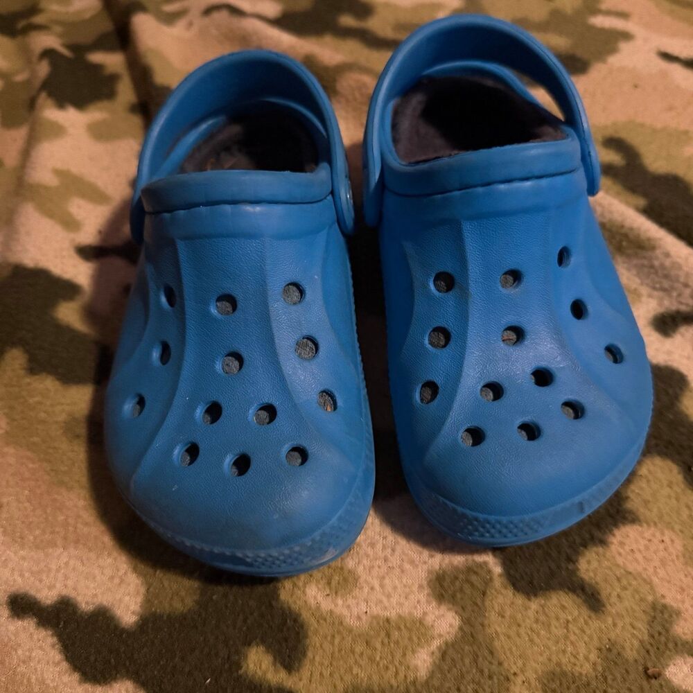 Crocs lined toddles shoes size 8c